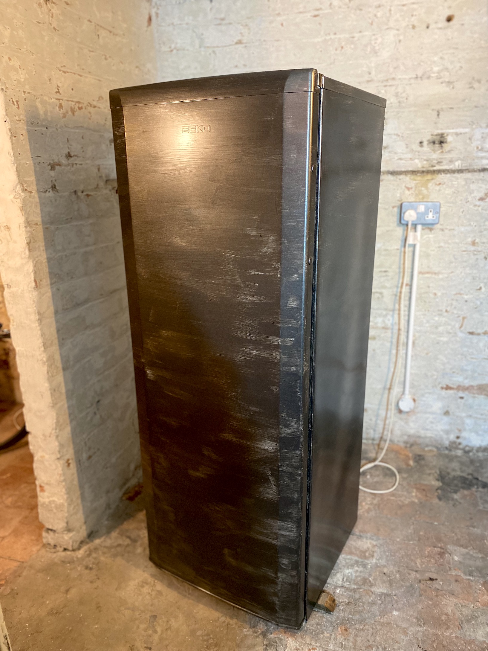 V33 appliance radiator paint in carbon black