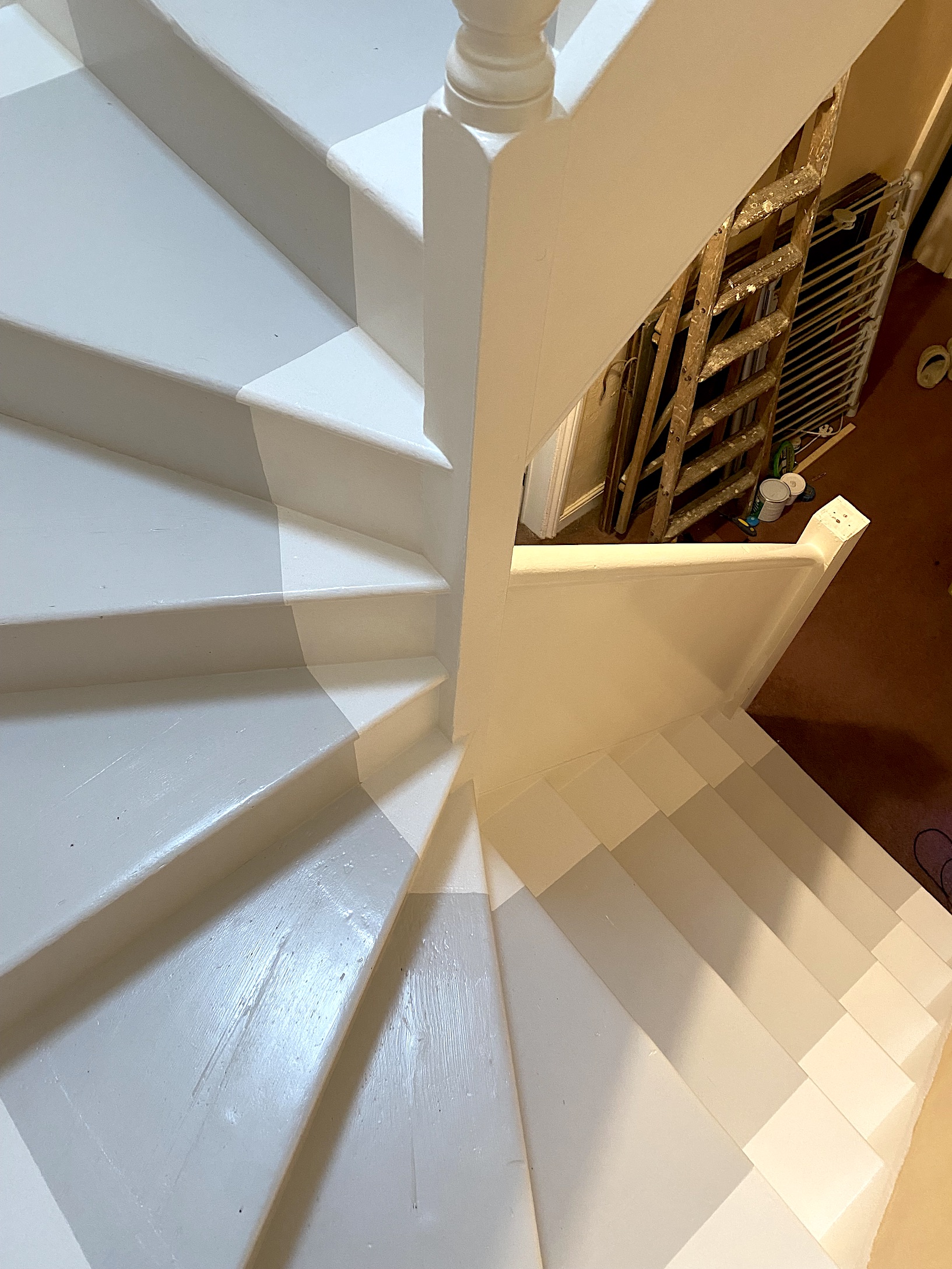 V33 Floor and stairs paint in white and feather